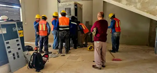 Trabajos eléctricos en infraestructura