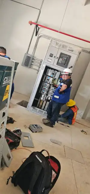 Trabajo técnico en tablero o gabinete